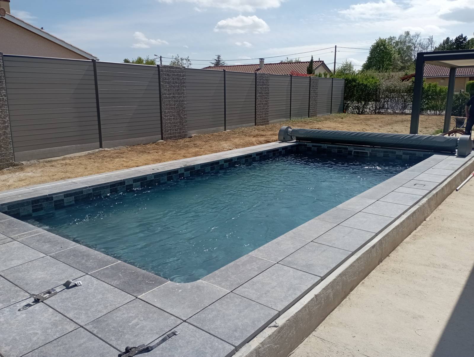 Construction d'une piscine Steeltech BORA de 8m X 3m situé à Jassans-Riottier