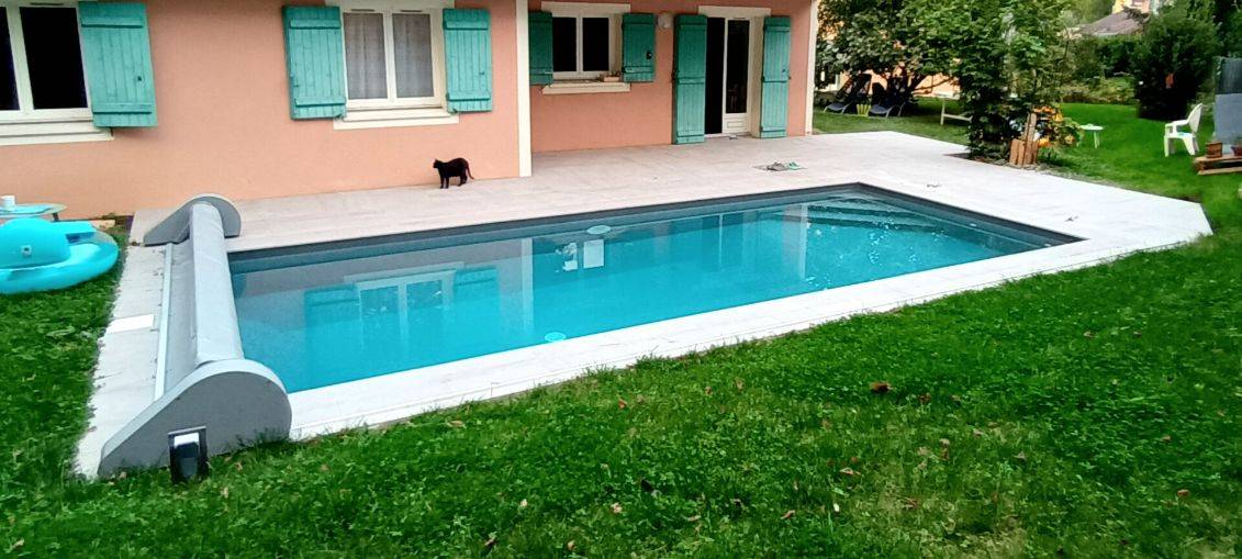 Construction d'une piscine rectangulaire de 8mX3.5m situé à Neuville-sur-saône